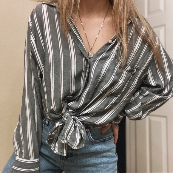 American Eagle Outfitters Tops - 3/$40 ✨ AE Boyfriend button up boyfriend shirt